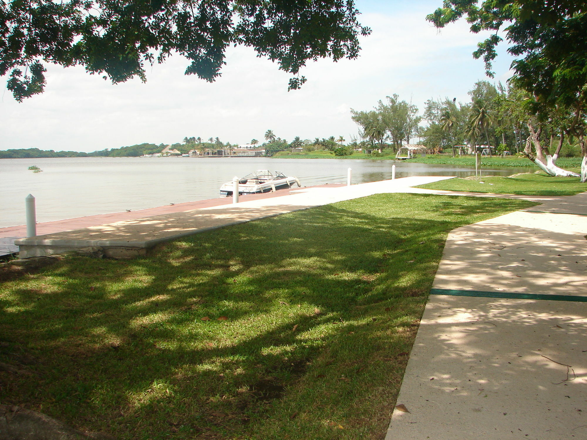 Hotel Terranova Coatzacoalcos Exterior photo View of the lake