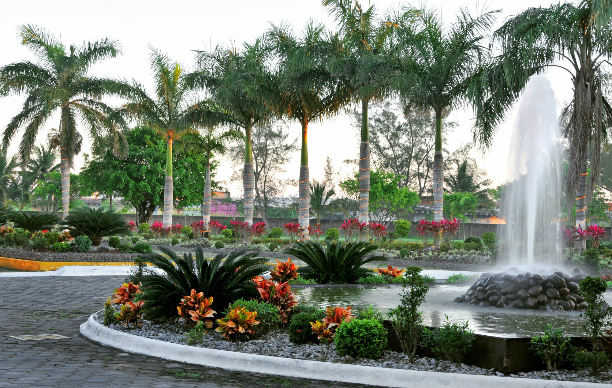 Hotel Terranova Coatzacoalcos Exterior photo Fountains at the entrance of the airport
